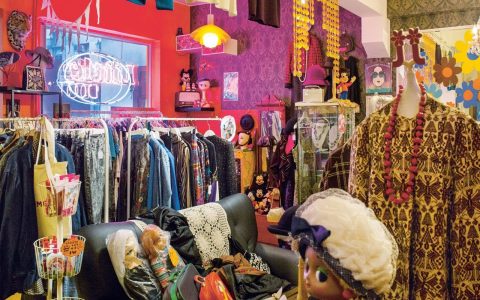 Where to buy 90s vintage clothing cheap? Top 3 affordable online stores
