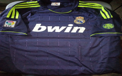 How to buy pink Real Madrid jersey? (Save money with top tips!)